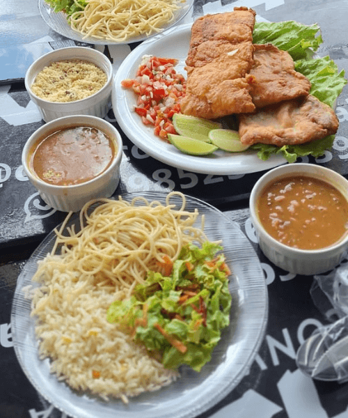 Filé de dourada frito - Prato de almoço executivo servido na Oásis Conveniência em Belém